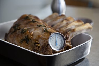 Bij een kerntemperatuur van 55°C.
