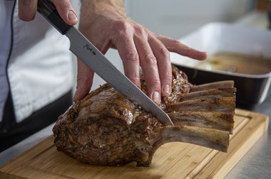 Snij de Frenched Rack in plakken.