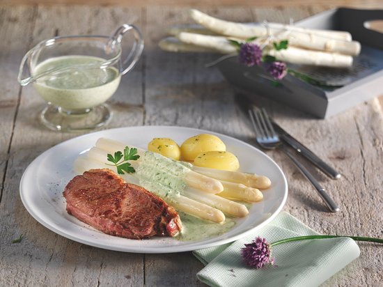 witte-asperges-met-krieltjes-en-rucolaroomkaassaus